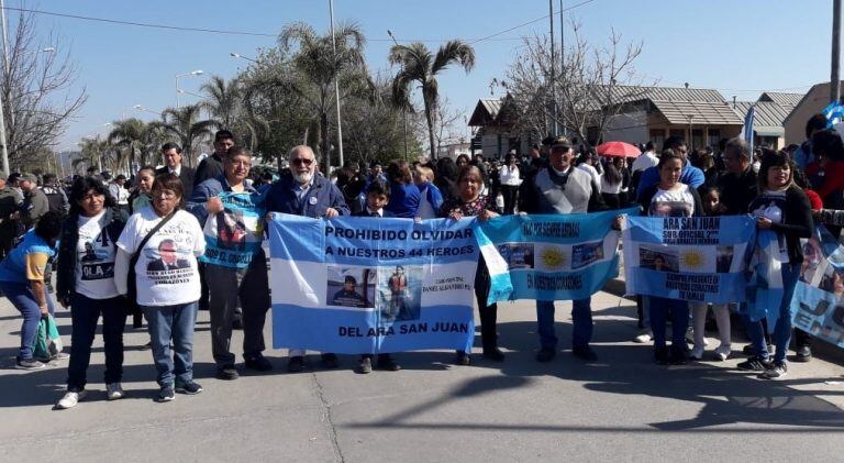 Los familiares de los submarinistas no decaen en sus reclamos de justicia para los 44 tripulantes de la nave siniestrada.