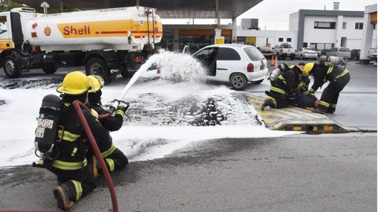 El simulacro se realizó en una estación de servicio (El Diario)