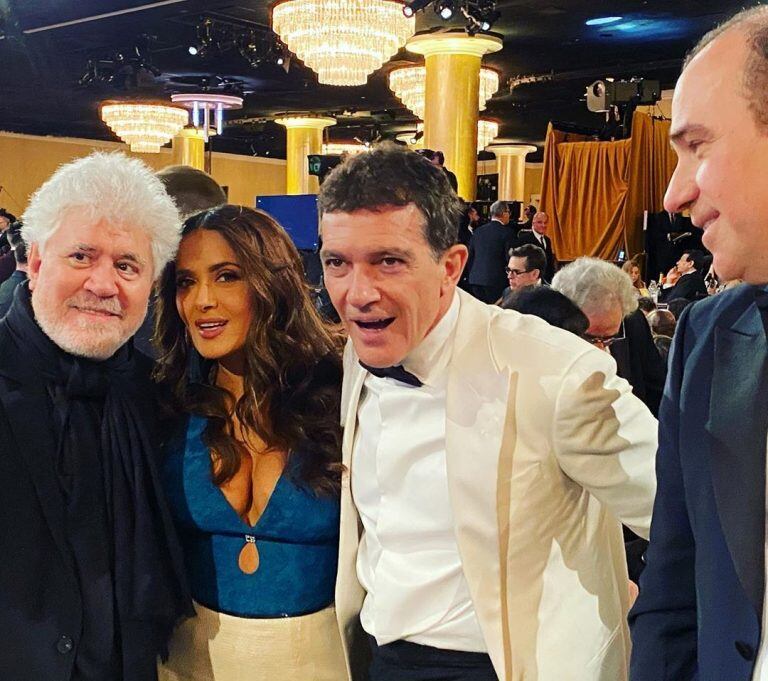 Salma Hayek posa con Pedro Almodóvar y Antonio Banderas  (Foto: Instagram/ @sinprototipos)