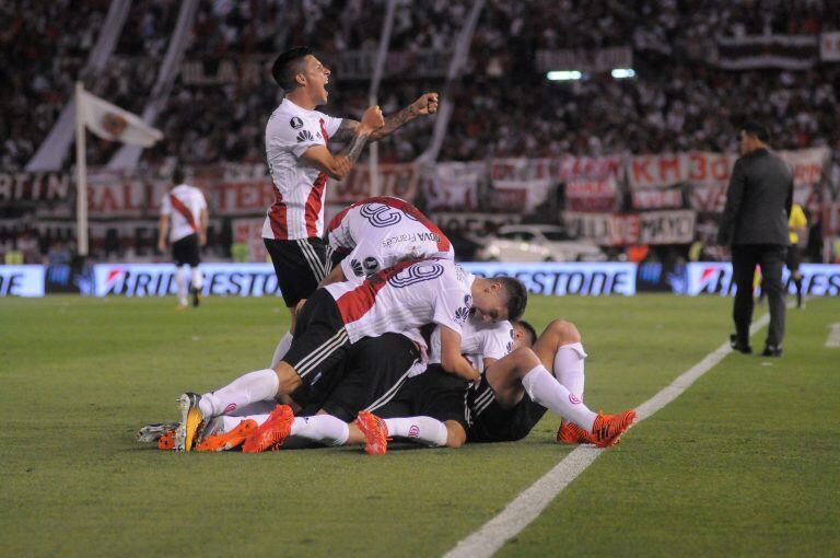 DYN71, BUENOS AIRES 24/10/2017, RIVER VS  LANUS EN PARTIDO DE  IDA DE SEMIFINALES DE LA COPA LIBERTADORES .FOTO:DYN/TONY GOMEZ cancha de river plate  campeonato torneo copa libertadores 2017 futbol futbolistas partido river plate lanus