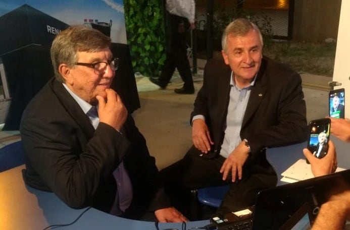 Jorge Gurrieri y Gerardo Morales en el stand de Vía Jujuy, novel medio digital que hizo su presentación en sociedad en la Expojuy 2018.