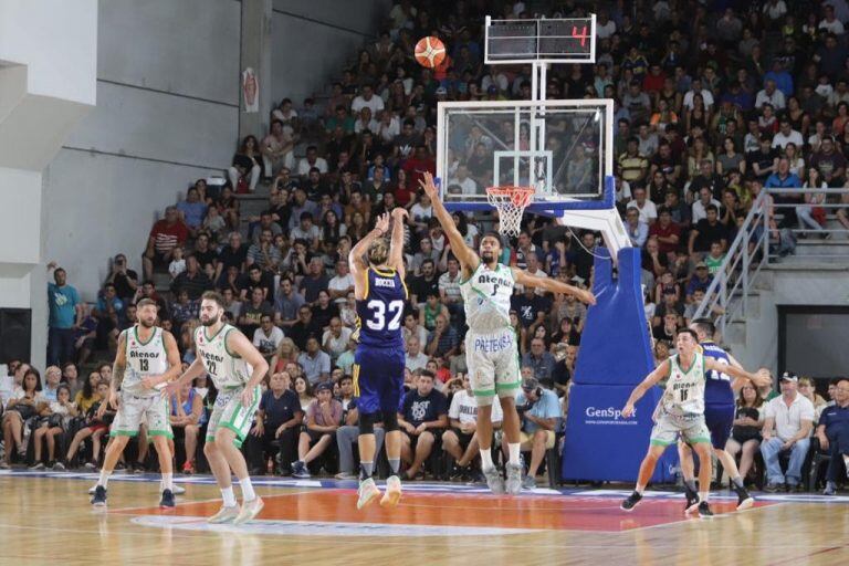 Atenas ante Boca en el estadio Arena Carlos Paz\u002E