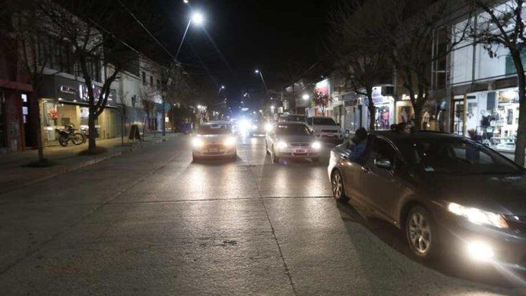 Marcha en Cipolletti contra el regreso a Fase 1 (Gentileza Infobae).