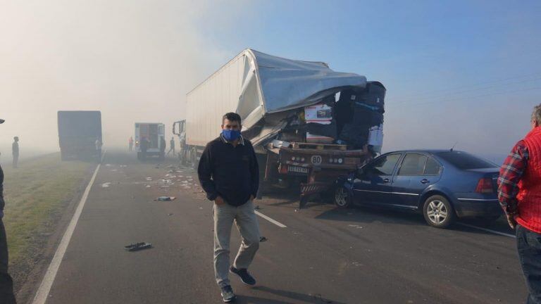 Siniestro vial provocado por quema de pastizales.