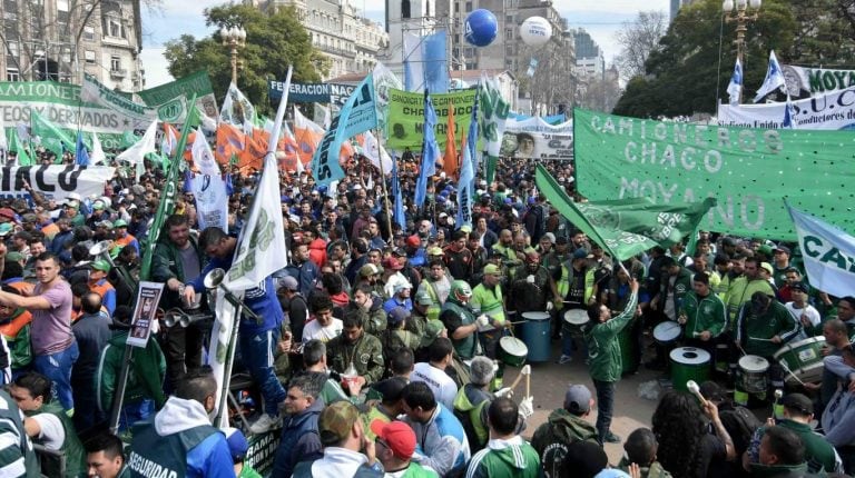 Una de las postales de las movilizaciones de este lunes previas al paro general. (Web)