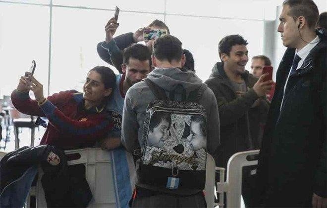 La tierna mochila de Messi, con Thaigo y Mateo. (Foto: Web)