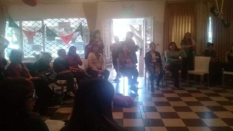 Mujeres y Disidencias de Punilla debatieron con fuertes críticas en Carlos Paz.