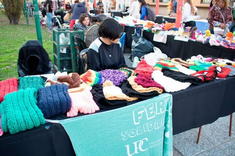 Feria Solidaria en la UPC por el Día de la Madre.