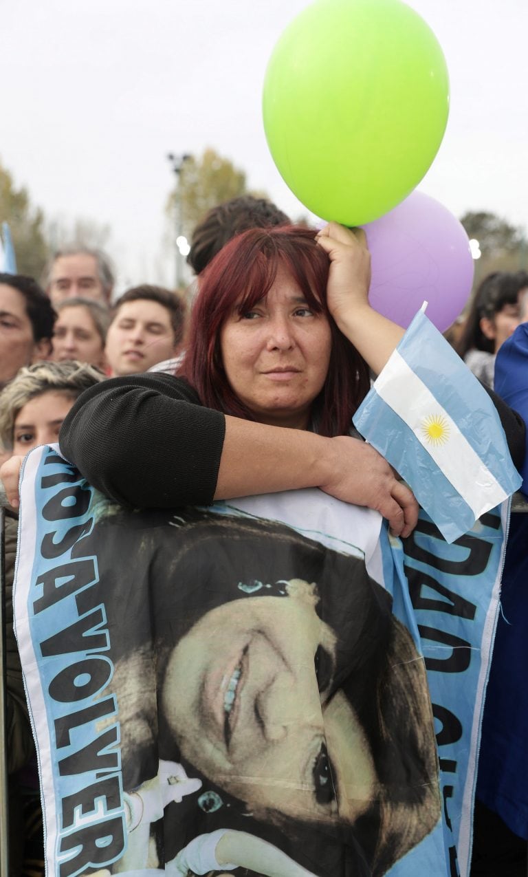 La gente se acercó en apoyo a la fórmula (Foto: AFP).