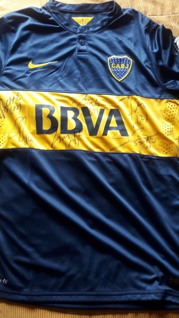 Camiseta de Boca firmada (garra xeneize)