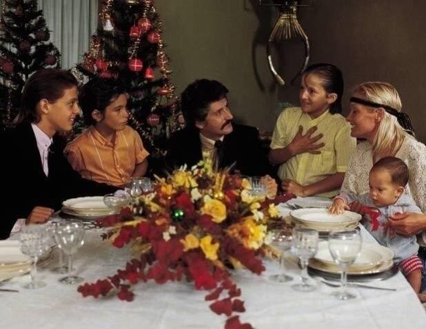 La familia de Luis Miguel antes de la desaparición de Marcela Basteri.