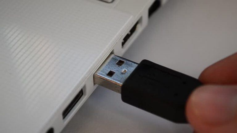 El dilema detrás del USB: ¿Lo está insertando correctamente?