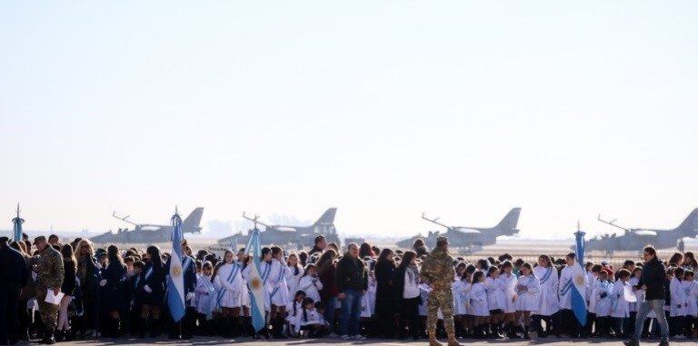 Día de la Bandera Nacional, en la IV Brigada Aérea.