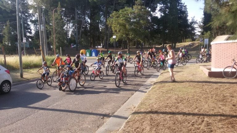 Agustín cumplió el sueño de pasear en bici