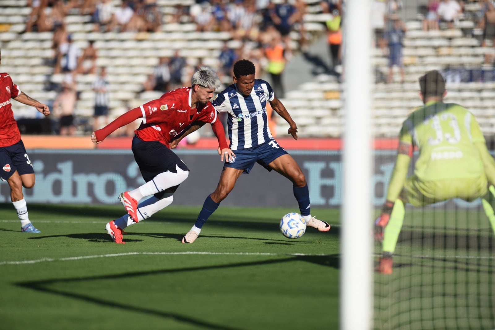 Rick, el delantero brasileño de Talleres en el partido ante Independiente. (Javier Ferreyra / La Voz)