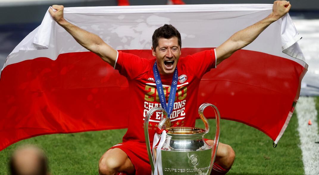 Robert Lewandowski aseguró que los colores de Polonia y de River son similares. (AP)