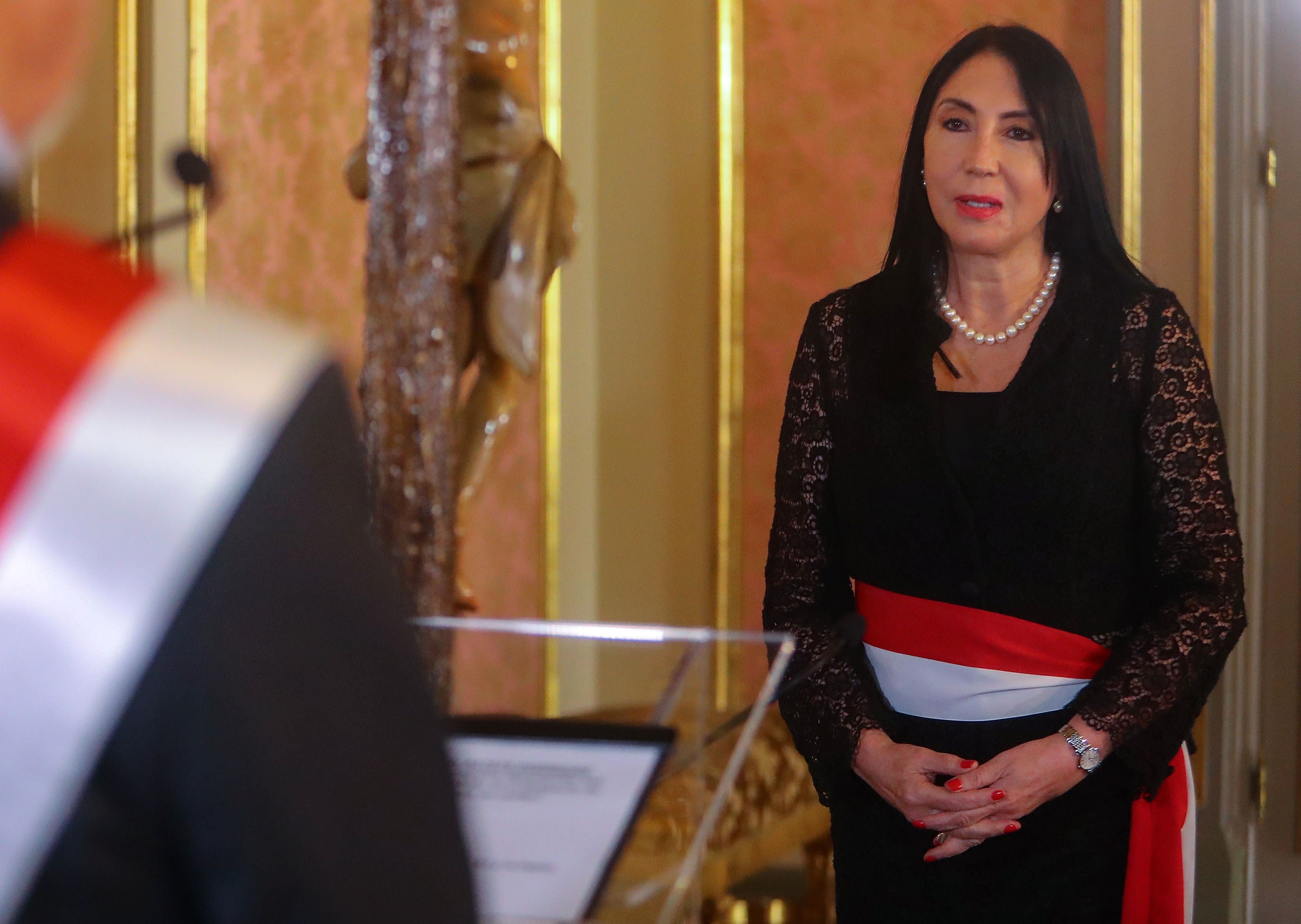 Elizabeth Astete, canciller peruana, renunció tras el escándalo de las vacunas extraoficiales de Covid-19.