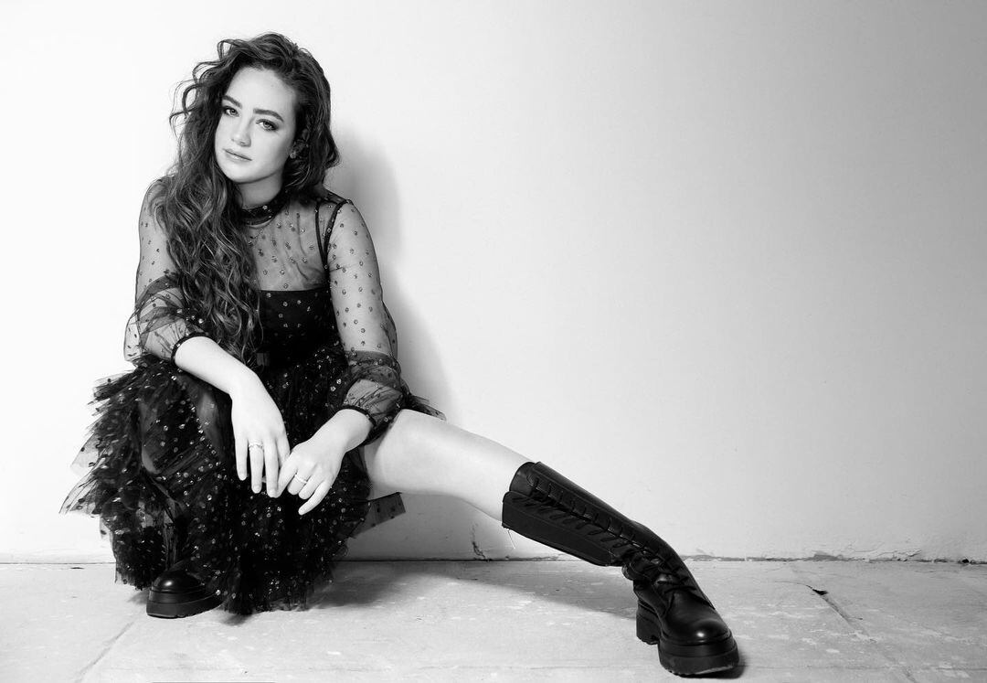 Mary Mouser de Cobra Kai