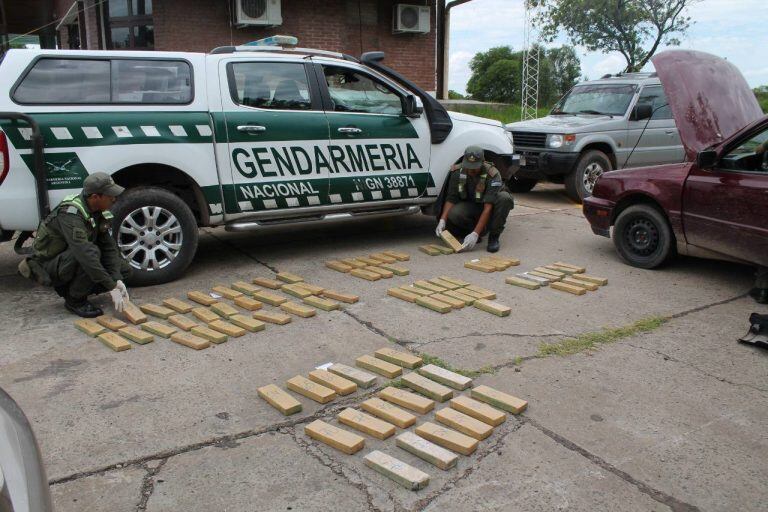 Tenía 59 kilos de marihuana escondidos en su auto. (Web).