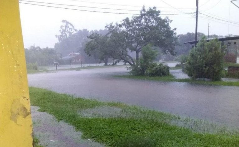 Intensas lluvias sacuden a Esquina.