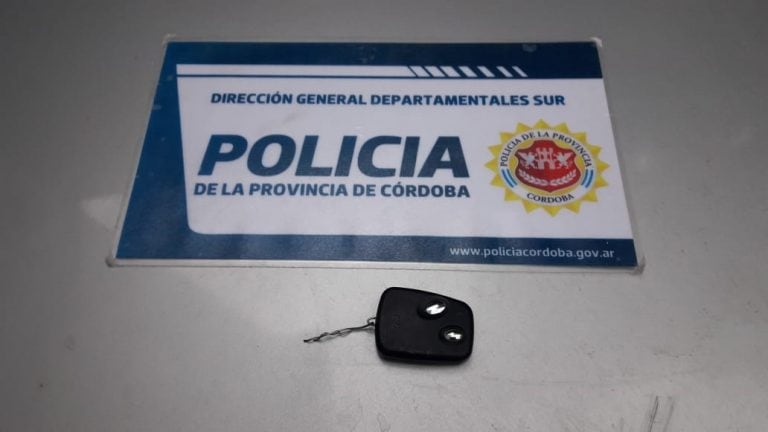 Inhibidor de alarma que encontraron en el vehículo de los detenidos, Alta Gracia.