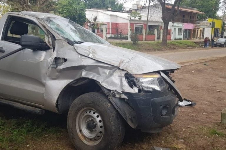 Estaba drogado, robó una camioneta y chocó