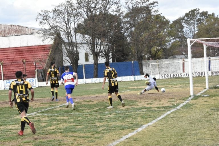 Ya es gol de Pierce para la victoria de Rosario