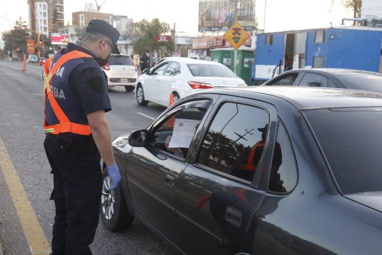 Los conductores deben presentar toda la documentación y saber justificar su circulación. (Foto: prensa municipal).