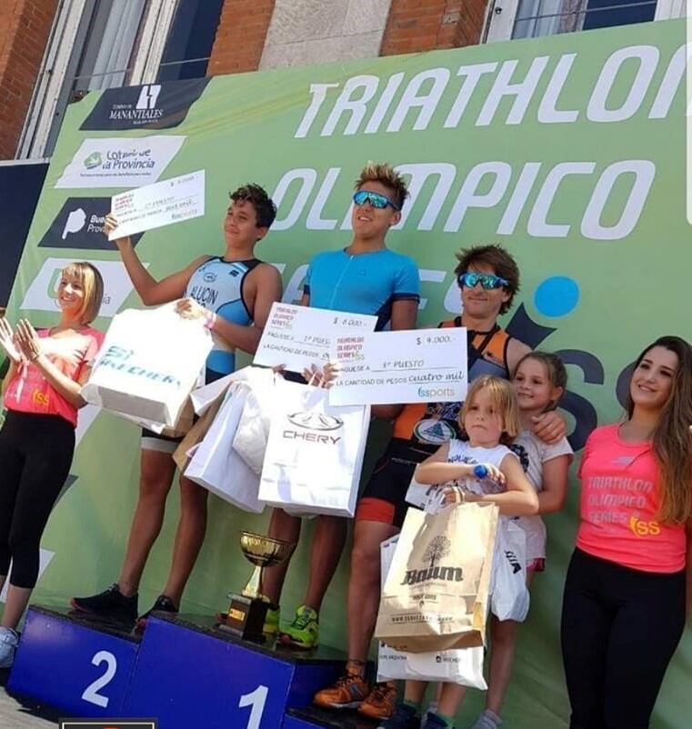 Alucín integró el podio en el Triatlón Olímpico Series de Mar del Plata.