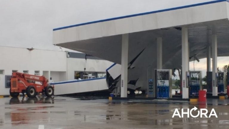 Video: se desplomó el techo de una estación de servicios en Entre Ríos