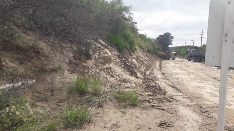 Limpieza de Arena y Agua sobre Av. 2 con dirección a Escollera Sur.