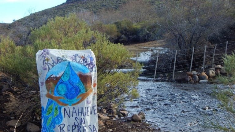 Marcha en el norte neuquino contra la presa en el río Nahueve