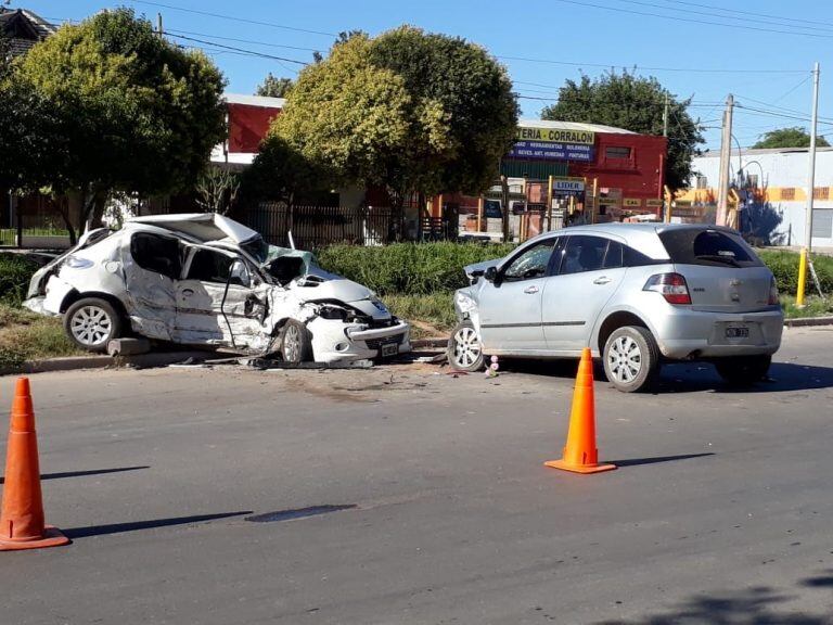 Así quedaron los autos en el accidente de Capdevilla. (Foto: Analia Arias)