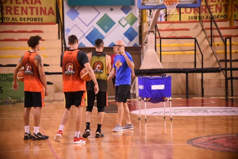 San Martín recibe a Bahía Basket.