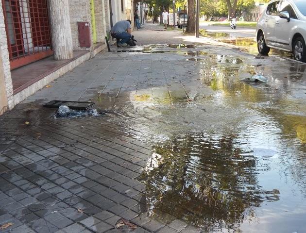 En Rosario roban 500 medidores de agua al año