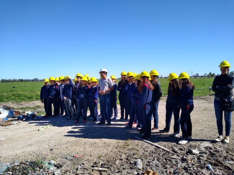 Alumnos del Colegio Holandés en la Planta de Separación de Residuos (prensa municipal)