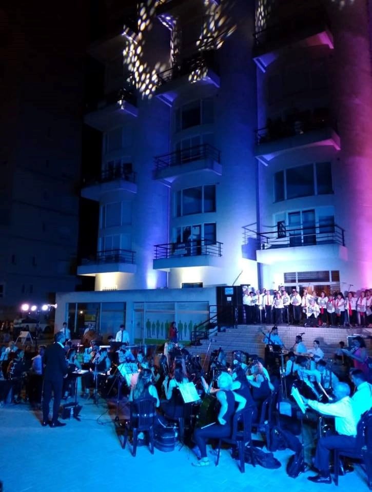 Concierto de Navidad frente Torre Silos