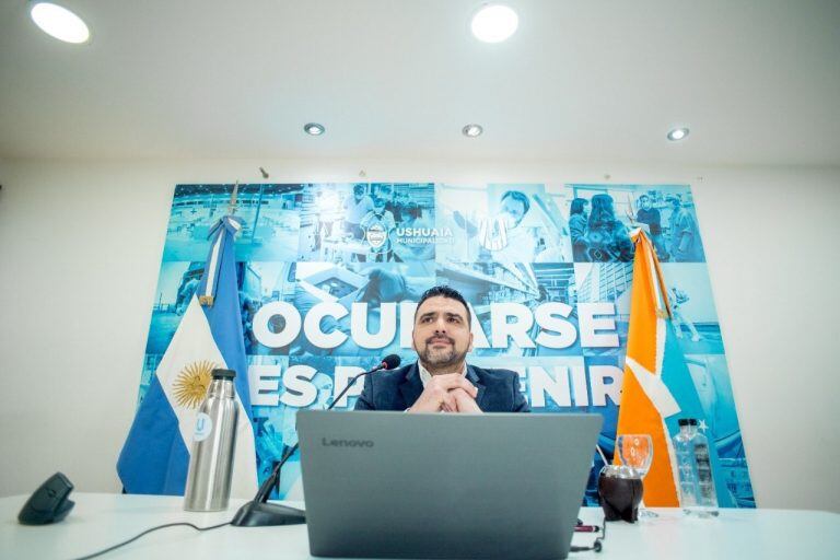 El intendente de Ushuaia, Walter Vuoto, está trabajando con personal de ANSES para la entrega de viviendas y líneas de crédito.