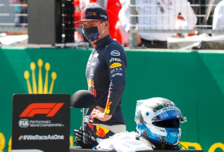 Max Verstappen (Red Bull) partirá tercero, delante de Lando Norris (McLaren). Alexander Albon (Red Bull) completó los cinco mejores, mientras que el mejor de Ferrari fue Charles Leclerc, séptimo. ¿Vettel? 11°, sin haber podido superar el segundo corte clasificatorio.