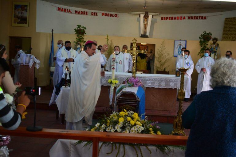 Misa de cuerpo presente para despedir los restos de Julián Zini.