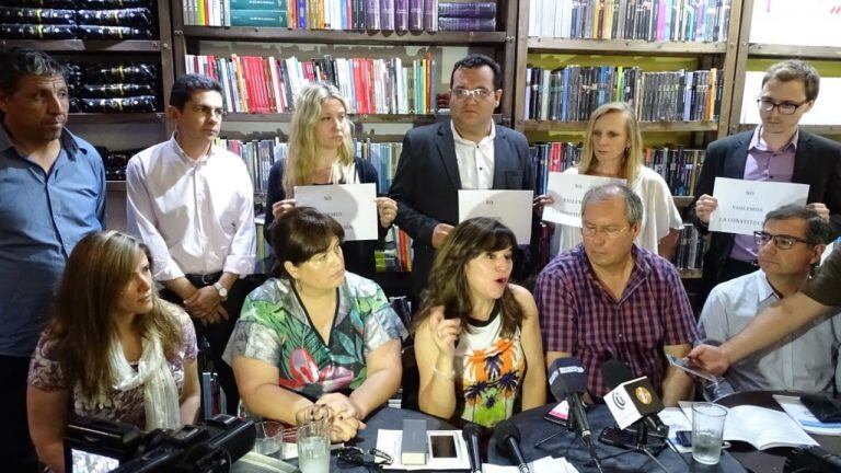 Dias atrás, los referentes de la oposición riojana salieron a repudiar la postulación de Sergio Casas como candidato en las elecciones del próximo año