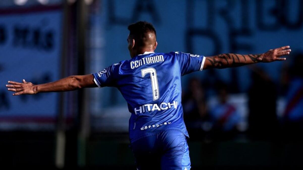 Vélez goleó 4-0 a Arsenal en Sarandí y se afirma en los "puestos de copas"