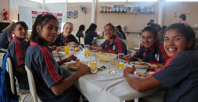 Las chicas de River en Puerto Madryn.