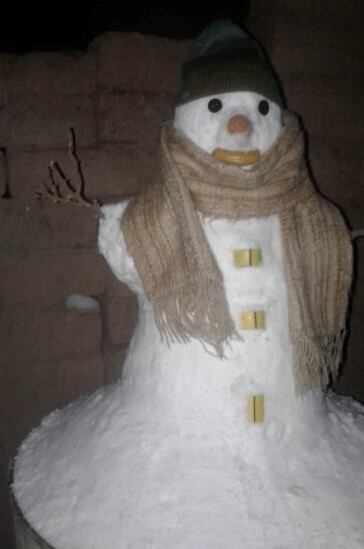 El personaje del día en la Quebrada, esboza una tímida sonrisa de cholonca (la semilla del churqui).