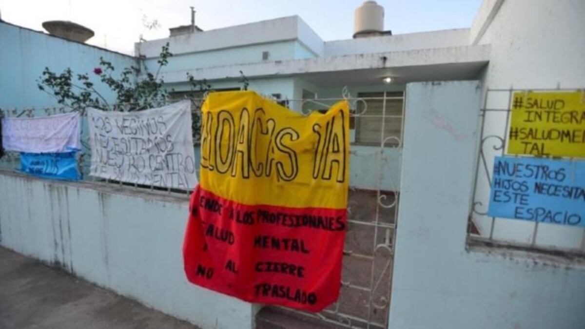 Trabajadores de la salud de Villa El Libertador realizan radio abierta
