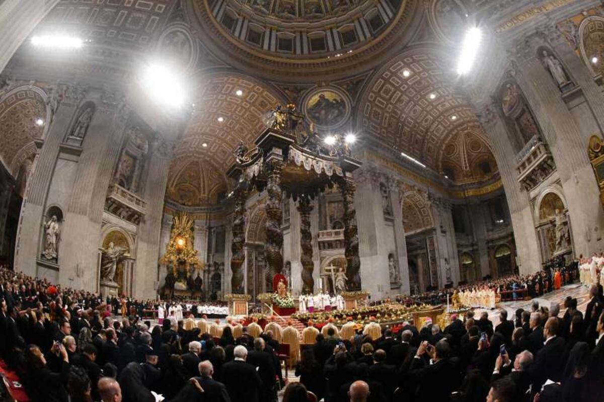 Por el coronavirus, el Papa adelantó la misa de Gallo y canceló la bendición “Urbi et Orbi” desde el balcón