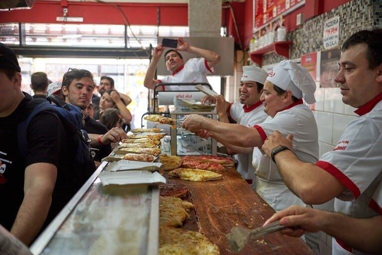 La noche de las pizzerías en la ciudad de Buenos Aires