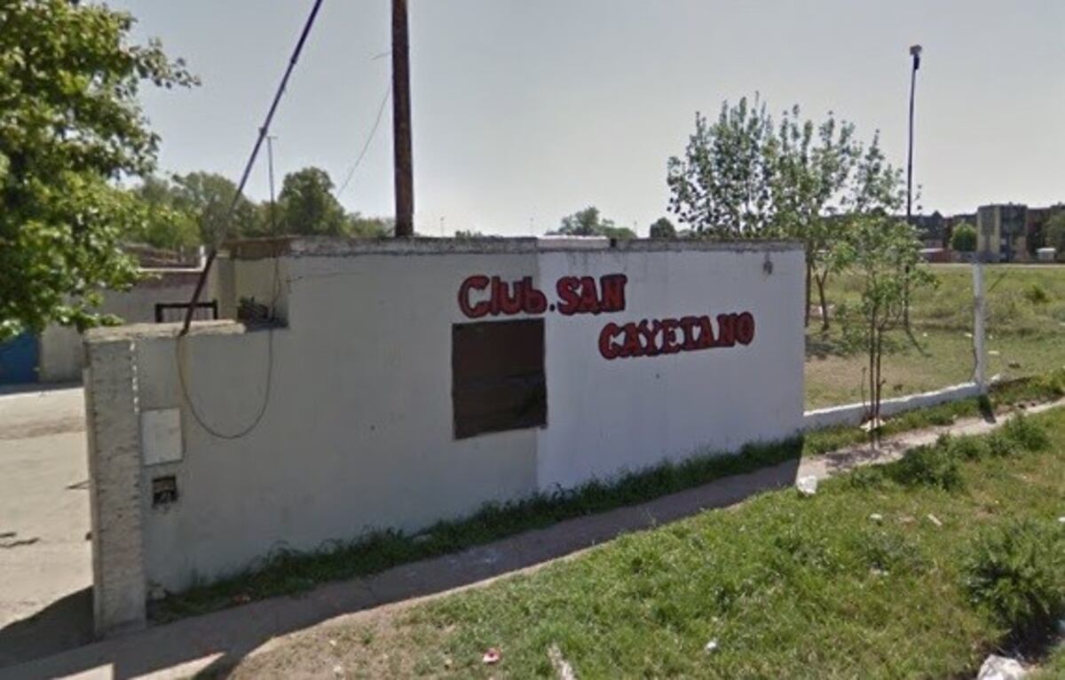Encontraron a un joven asesinado de un disparo en la cabeza en el baño de un club