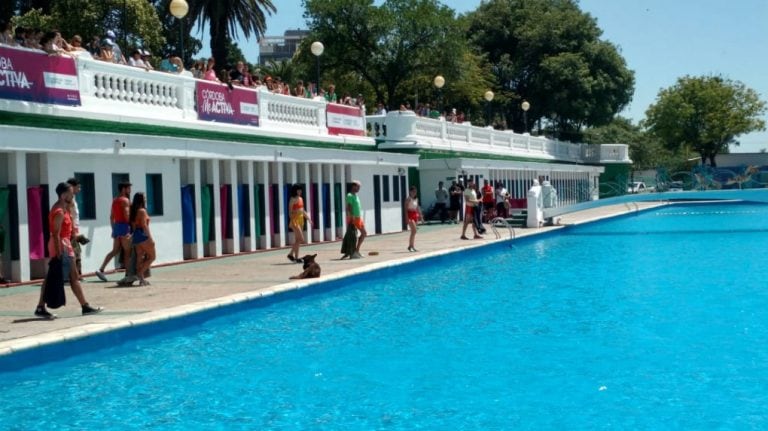 Las imágenes del festejo de los 100 de la pileta del Parque Sarmiento.