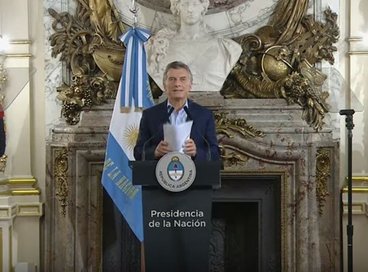 Macri anunció la reducción del 25% en cargos políticos del Estado